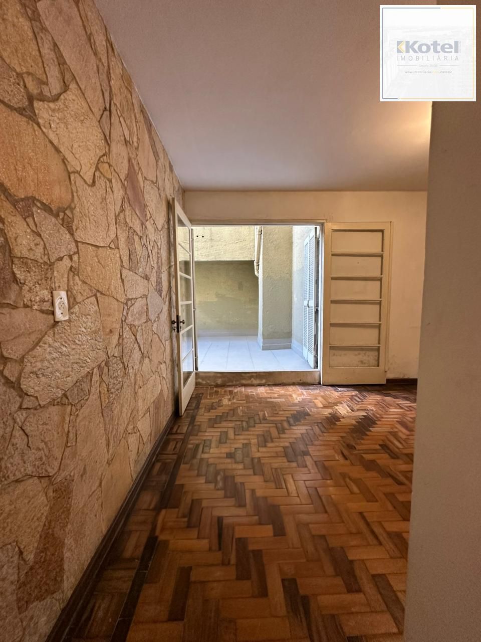 Apartamento 2 dormitórios a venda no Bairro Moinhos de Vento em Porto Alegre RS