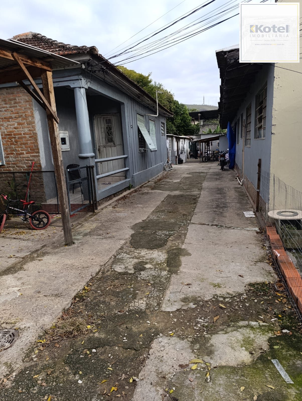 Terreno com 5 casas e 7 Jks/Kitnetes a venda, excelente para investimento, em Porto Alegre RS