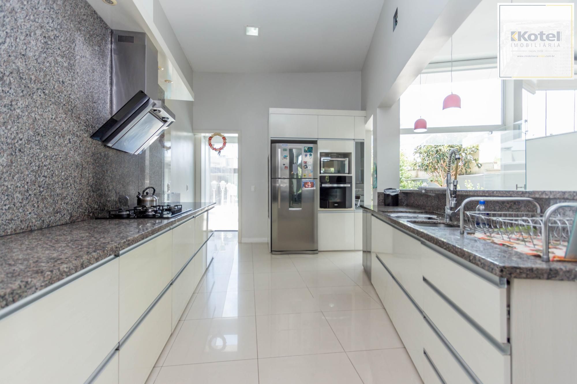 Casa Alto Padrão 3 dormitórios, 2 suítes, 4 banheiros, 4 vagas/box, Bairro Santo Antonio em Porto Alegre RS
