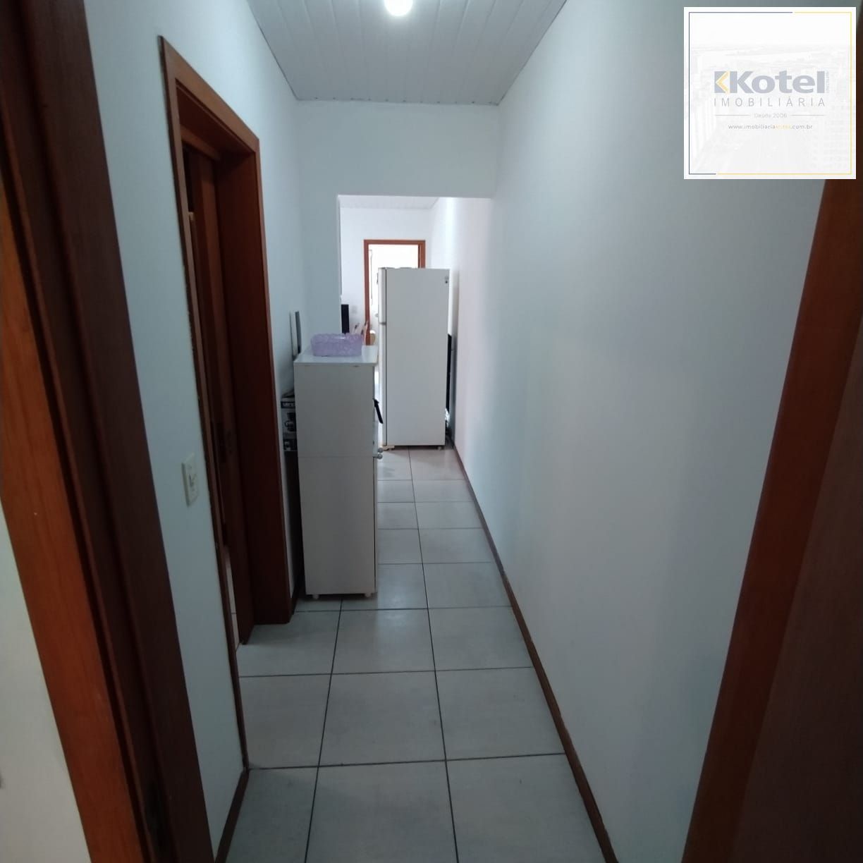 Casa 2 quartos, 2 vagas, portão de correr com motor, pátio, próximo ao Carrefour Viamão.