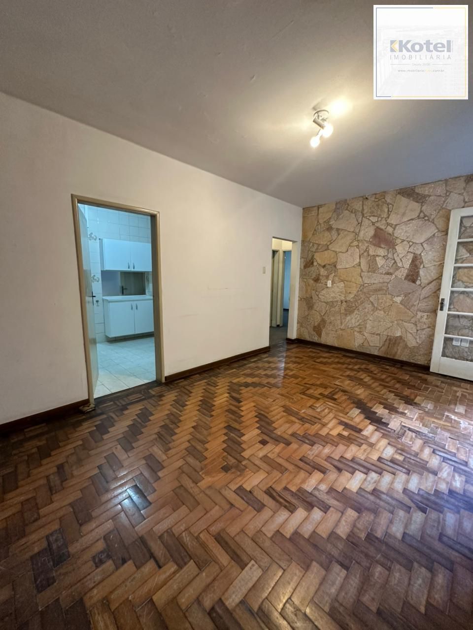 Apartamento 2 dormitórios a venda no Bairro Moinhos de Vento em Porto Alegre RS