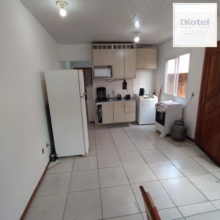 Casa 2 quartos, 2 vagas, portão de correr com motor, pátio, próximo ao Carrefour Viamão.