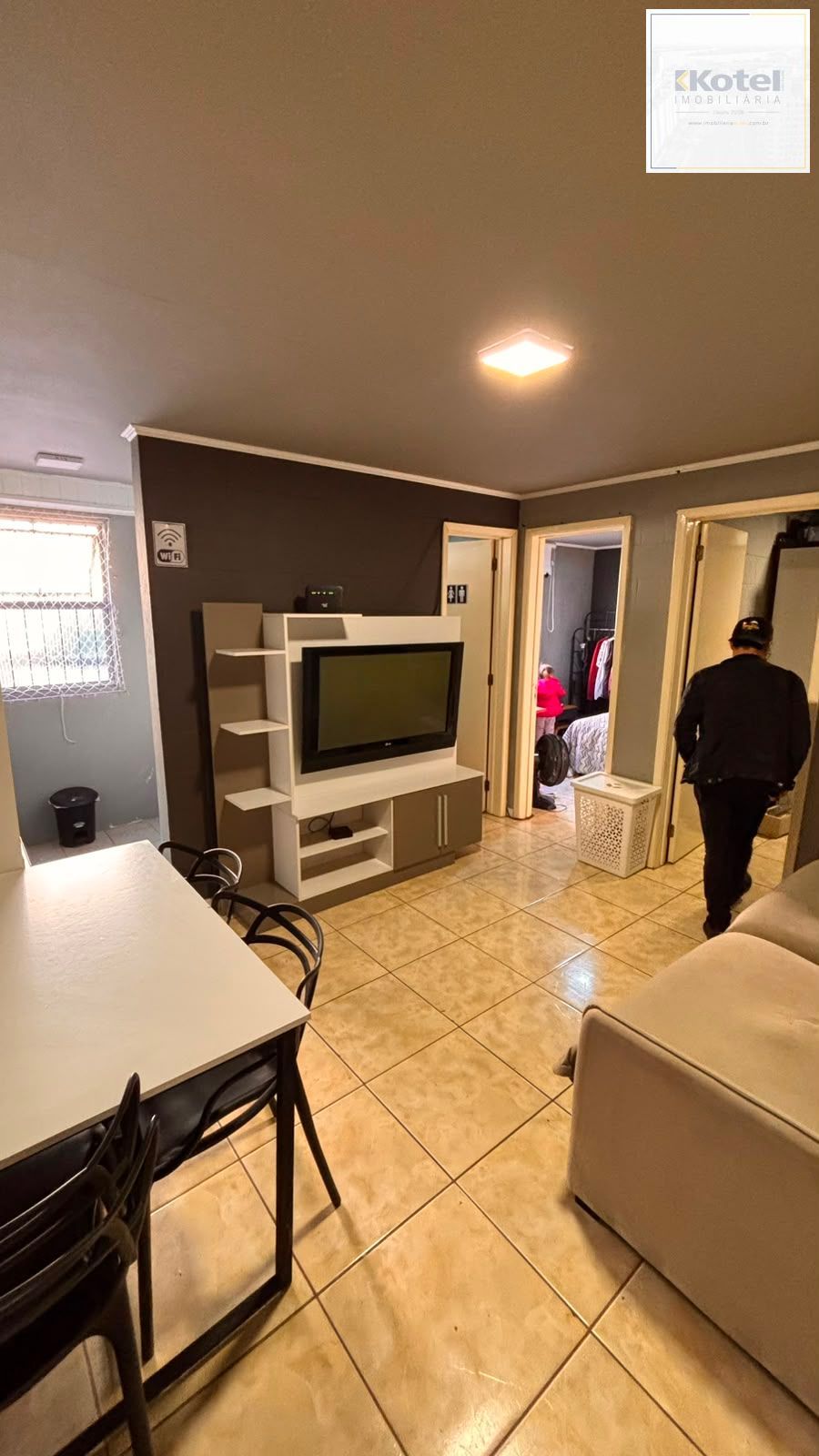Apartamento com 2 dormitórios, estacionamento rotativo e ótima localização — foto 3