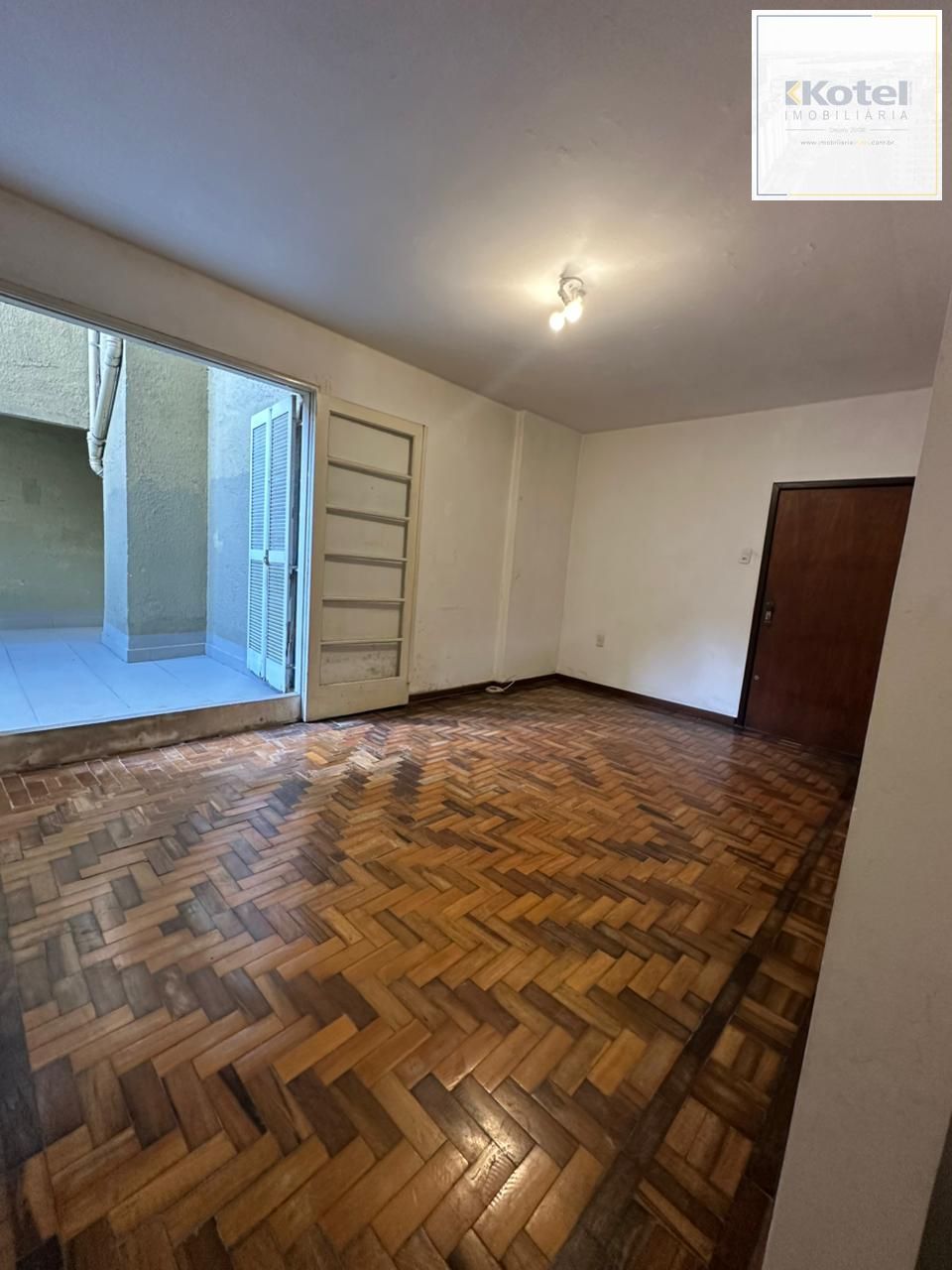 Apartamento 2 dormitórios a venda no Bairro Moinhos de Vento em Porto Alegre RS