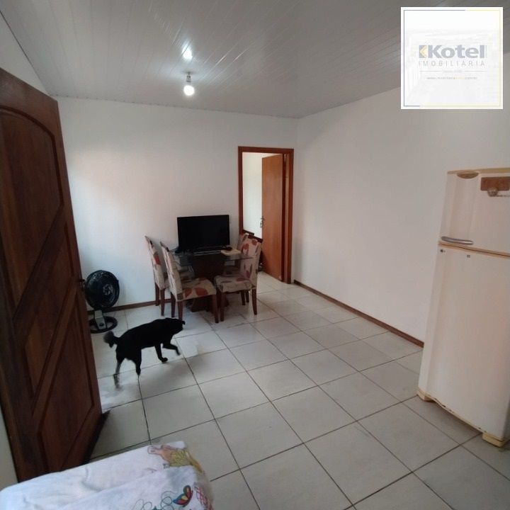 Casa 2 quartos, 2 vagas, portão de correr com motor, pátio, próximo ao Carrefour Viamão.