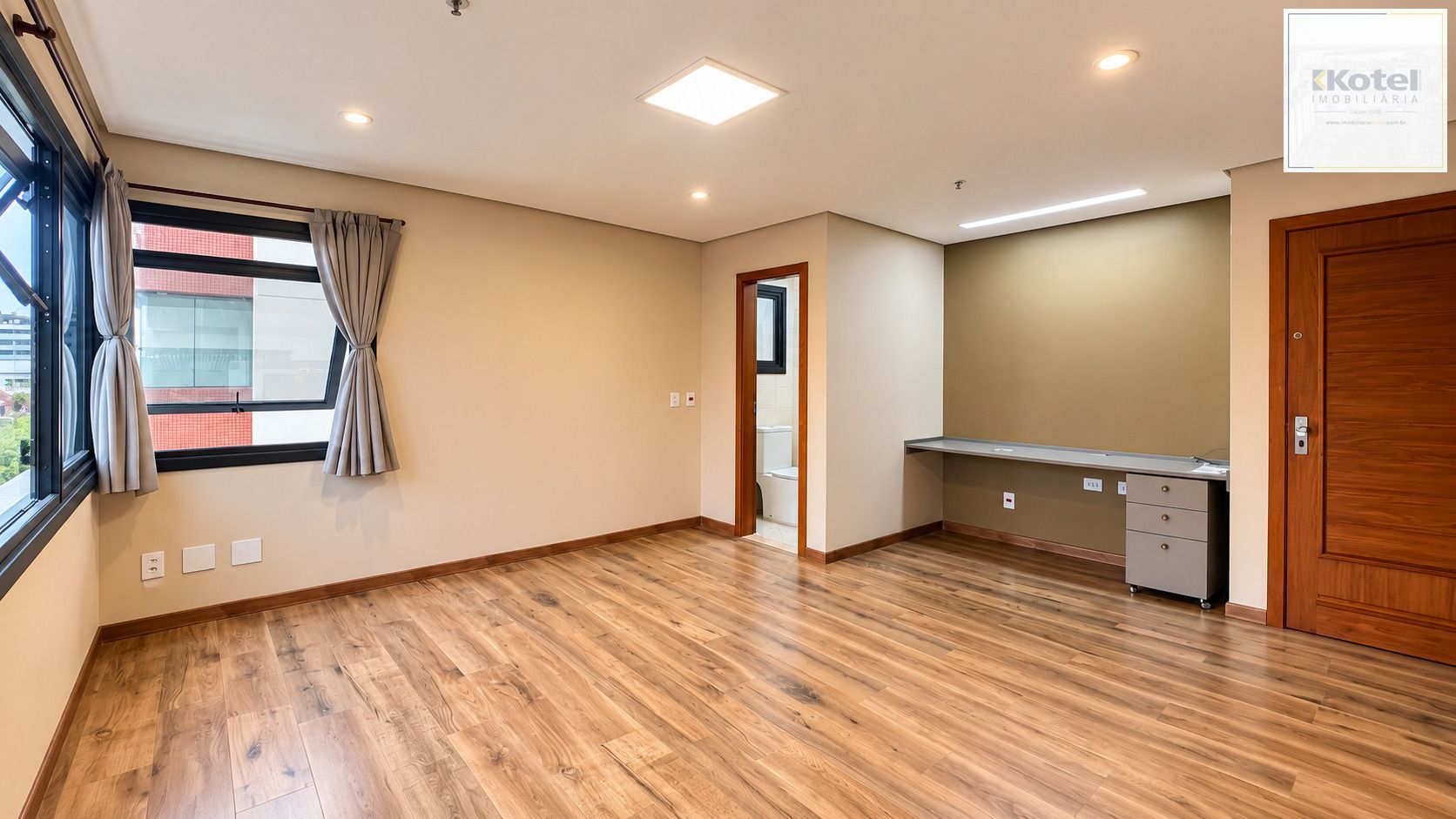 Sala Comercial, à venda, 24 m², Menino Deus - Porto Alegre — foto 3