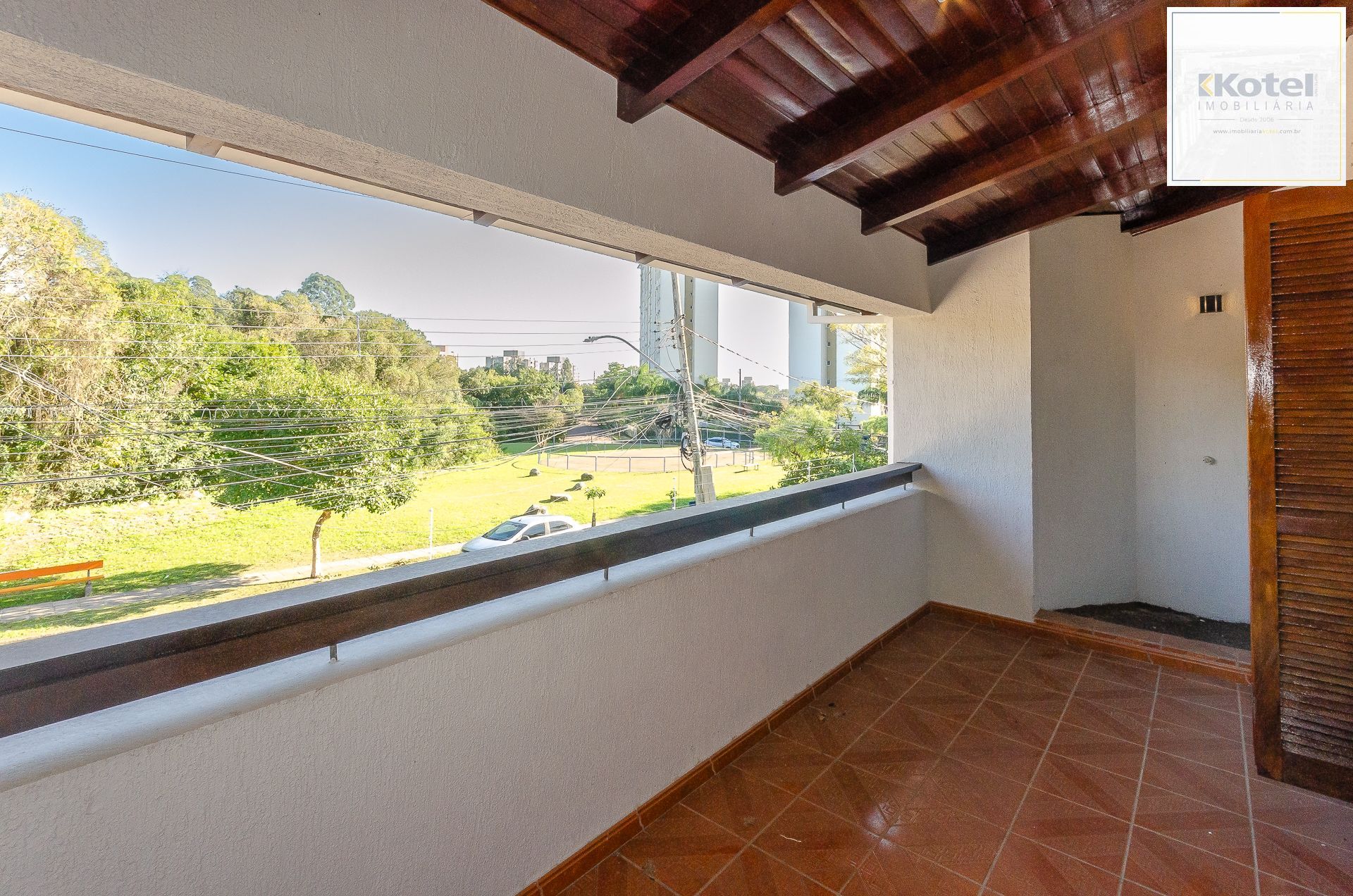 Casa Residencial de 4 Quartos à Venda em Porto Alegre, RS