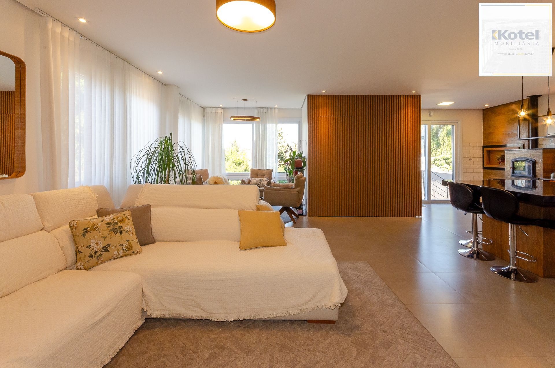 Casa no Condomínio Cantegril IV | 4 Suítes | Ponto Mais Alto do Condomínio