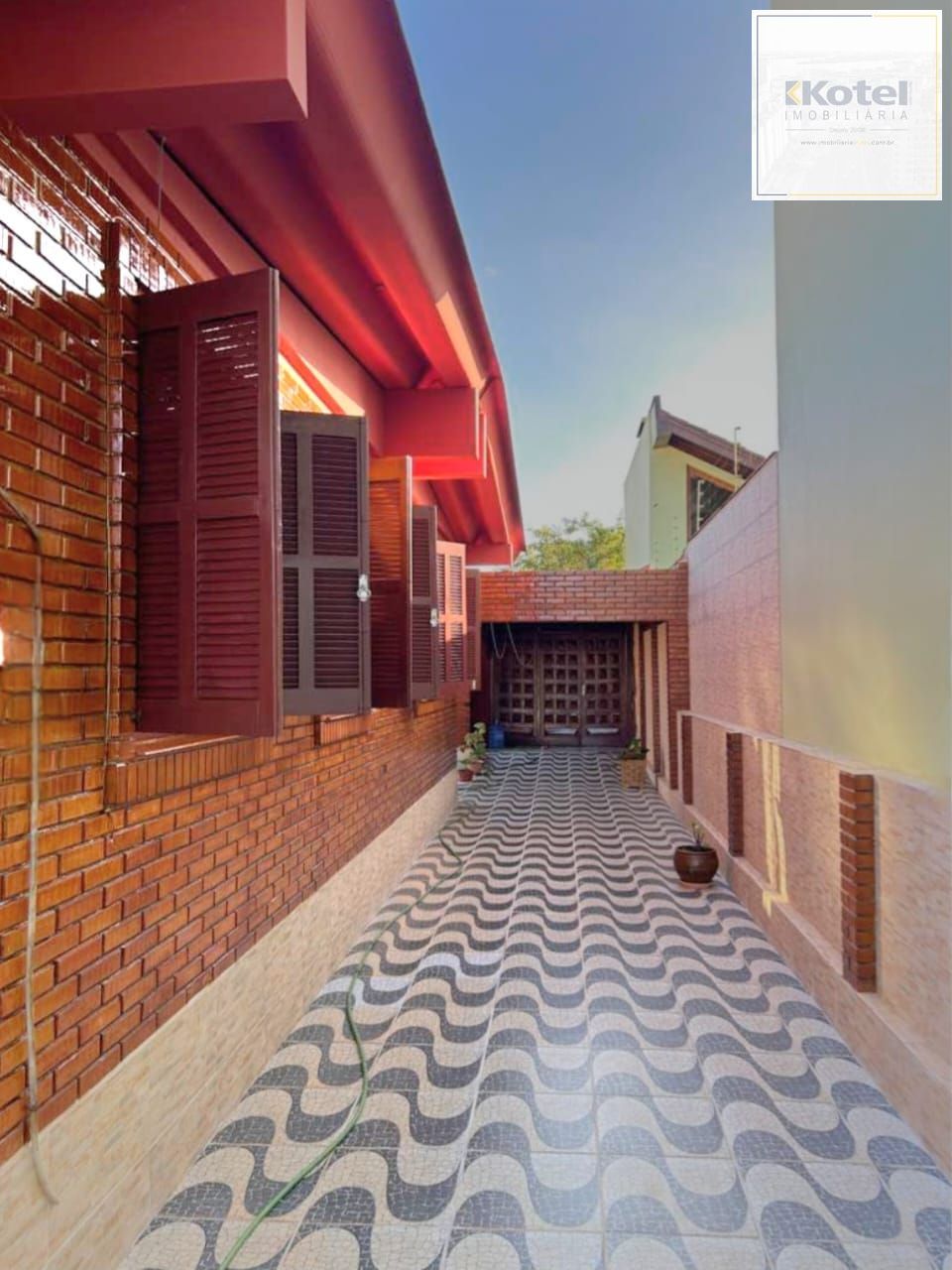 Casa a venda com 3 dormitórios no Centro de Guaíba.