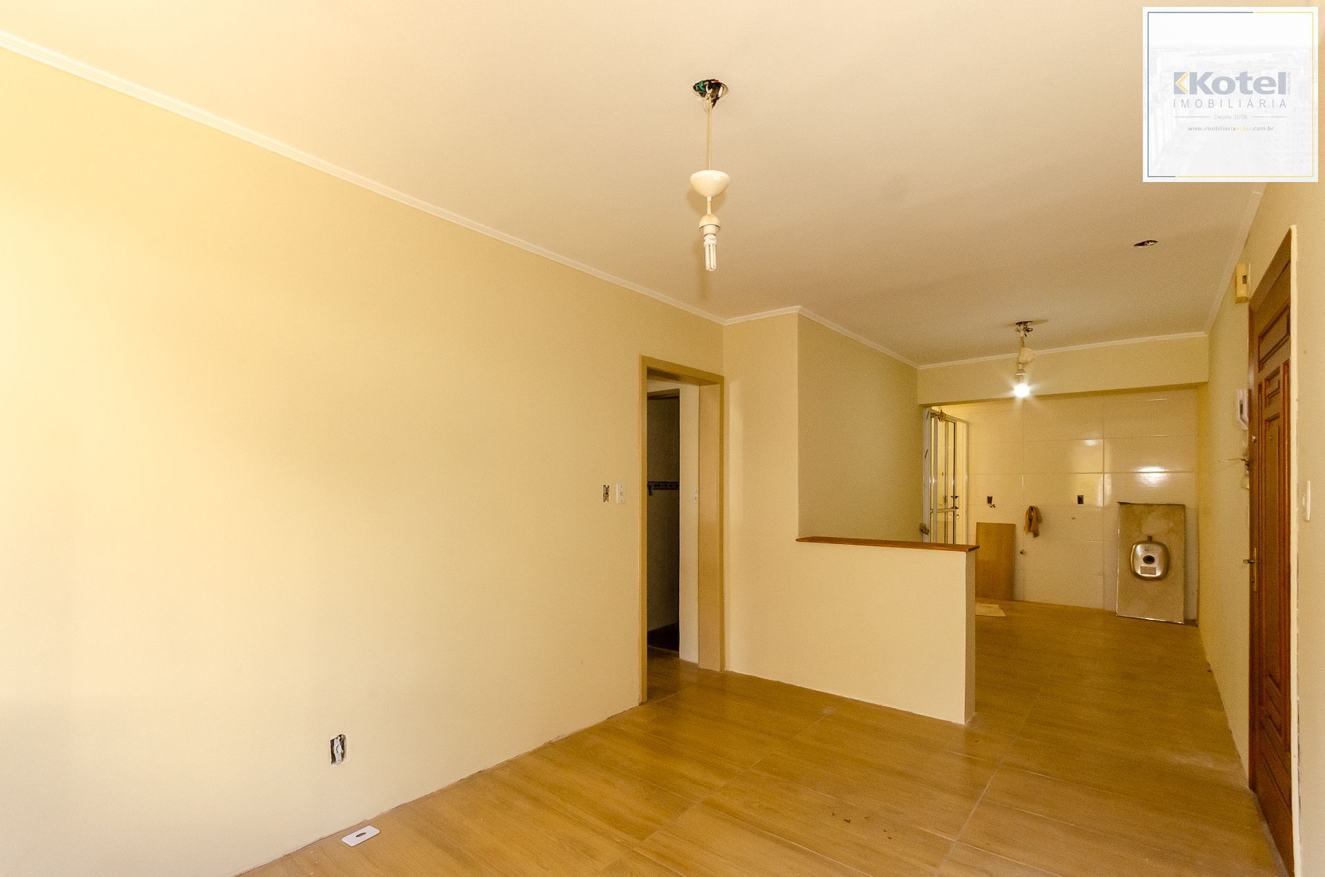Edifício Dom Fernando Apartamento com 2 dormitórios com pátio e vaga de garagem no Partenon — foto 4