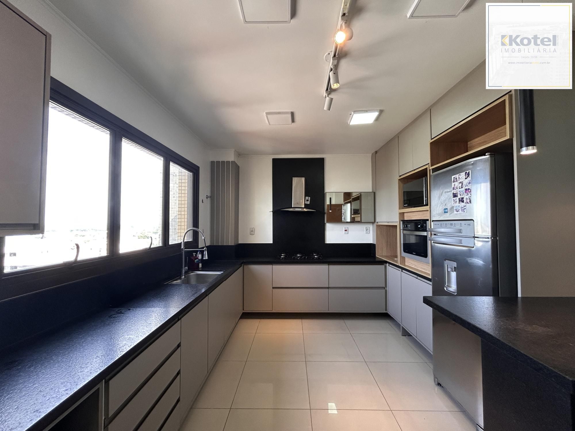 Cobertura Duplex à venda / aluguel (R$11.900,00 + taxas) no Centro de Canoas com piscina