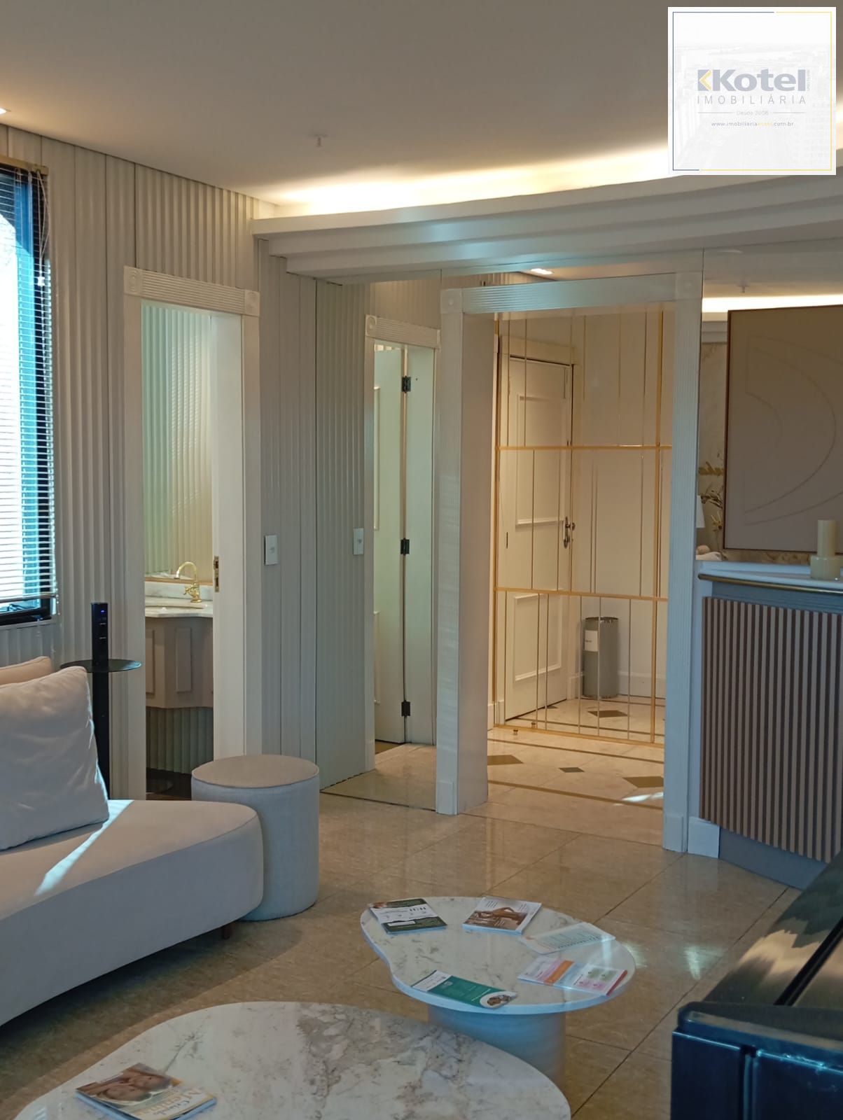 CLÍNICA DECORADA COM VISTA PARA O GUAÍBA
