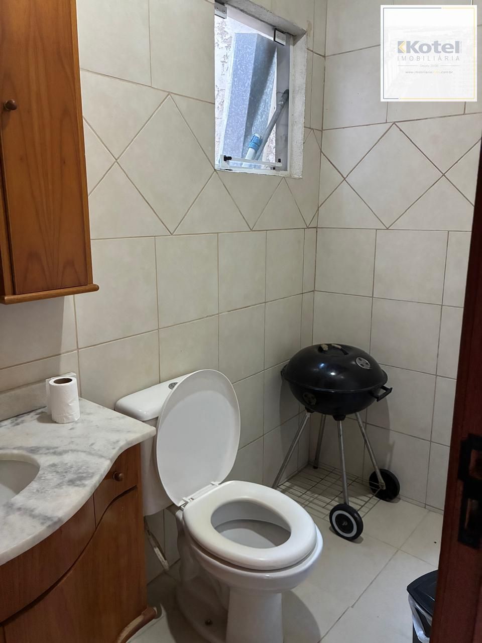 RESIDENCIA NO PARQUE SANTA FÉ RECENTEMENTE REFORMADA COM TRES DORMITORIOS, ESCRITORIO, SALÃO DE FESTAS, PISCINA, CHURRASQUEIRA.