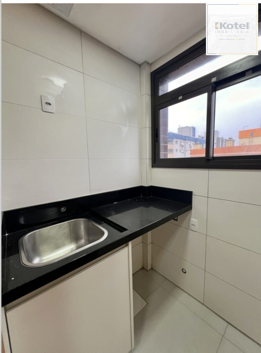 Apto Vila Àpia, Capão da Canoa, 154m², 03 suítes, lavabo, 2 vagas. Pertinho do mar, de frente pra avenida!