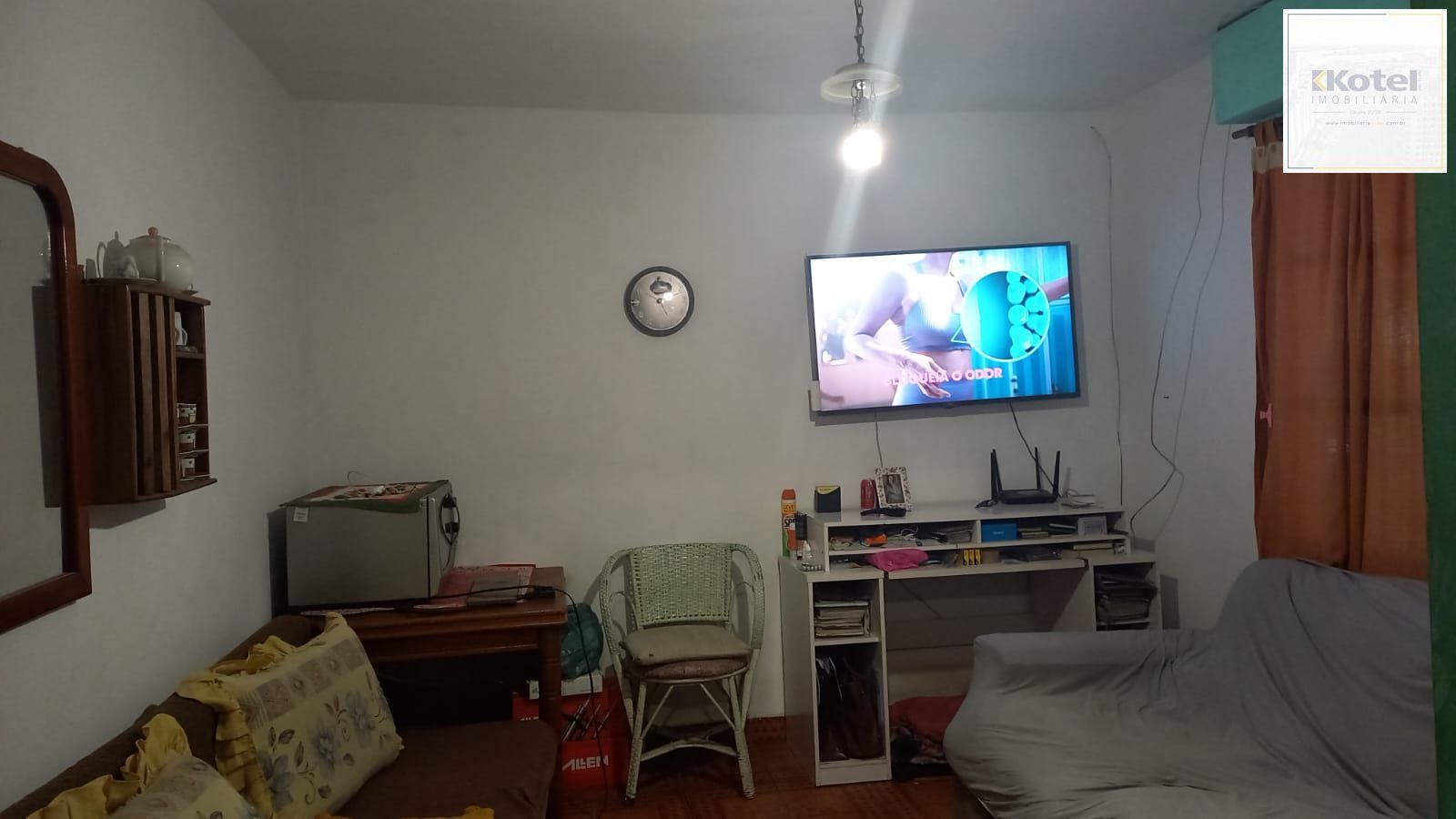 CASA AMPLA, 2 DORMITÓTIOS, 1SUÍTE, SALA, COZINHA, BANHEIRO SOCIAL , 2 VAGAS DE GARAGEM E ÓTIMA LOCALIZAÇÃO! — foto 3