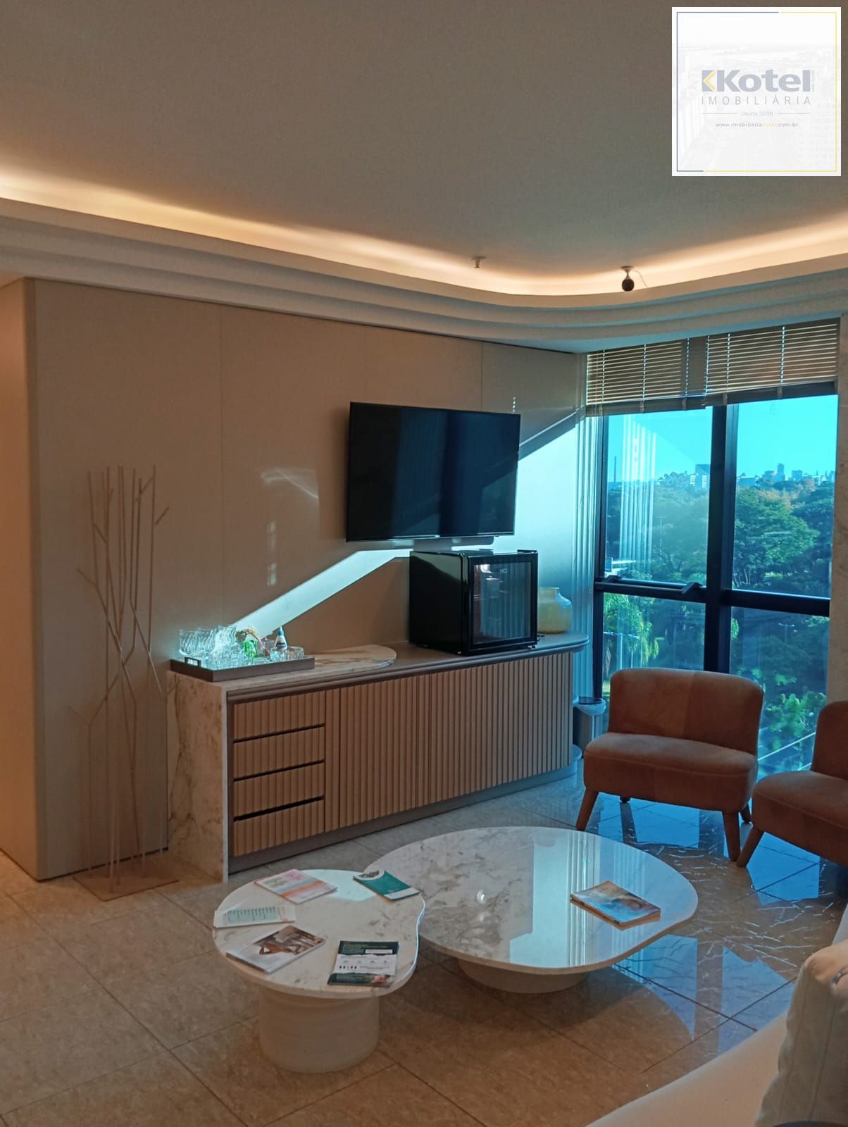 CLÍNICA DECORADA COM VISTA PARA O GUAÍBA