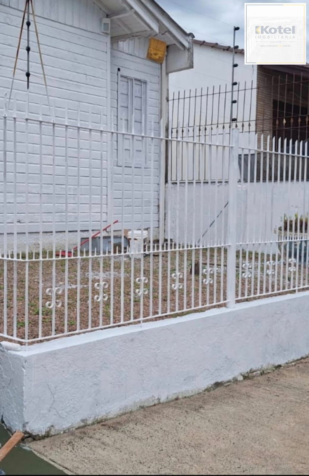 Salão Comercial ou Residencial, em ótima localização, com sala auxiliar, 3 banheiros, e pátio. Terreno 10x30. — foto 2