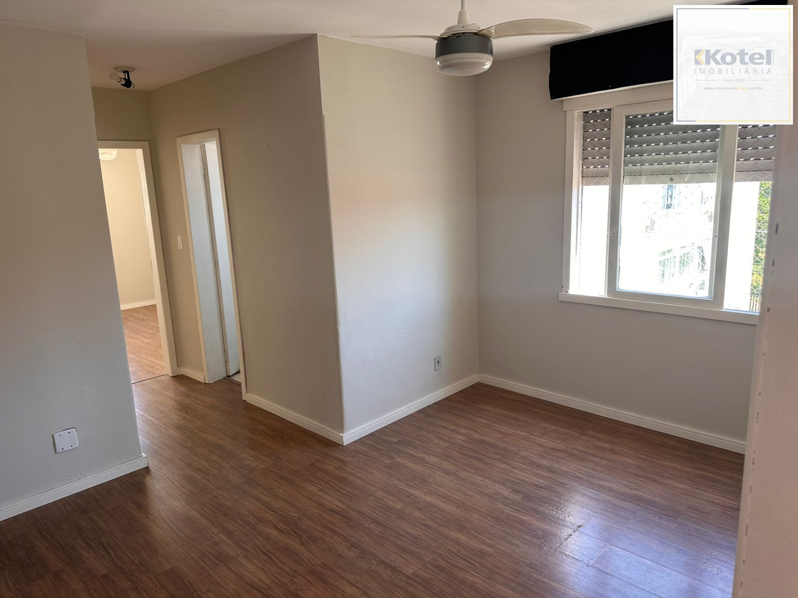 Apto reformado de 2 dormitórios, sala, cozinha, banheiro. — foto 4