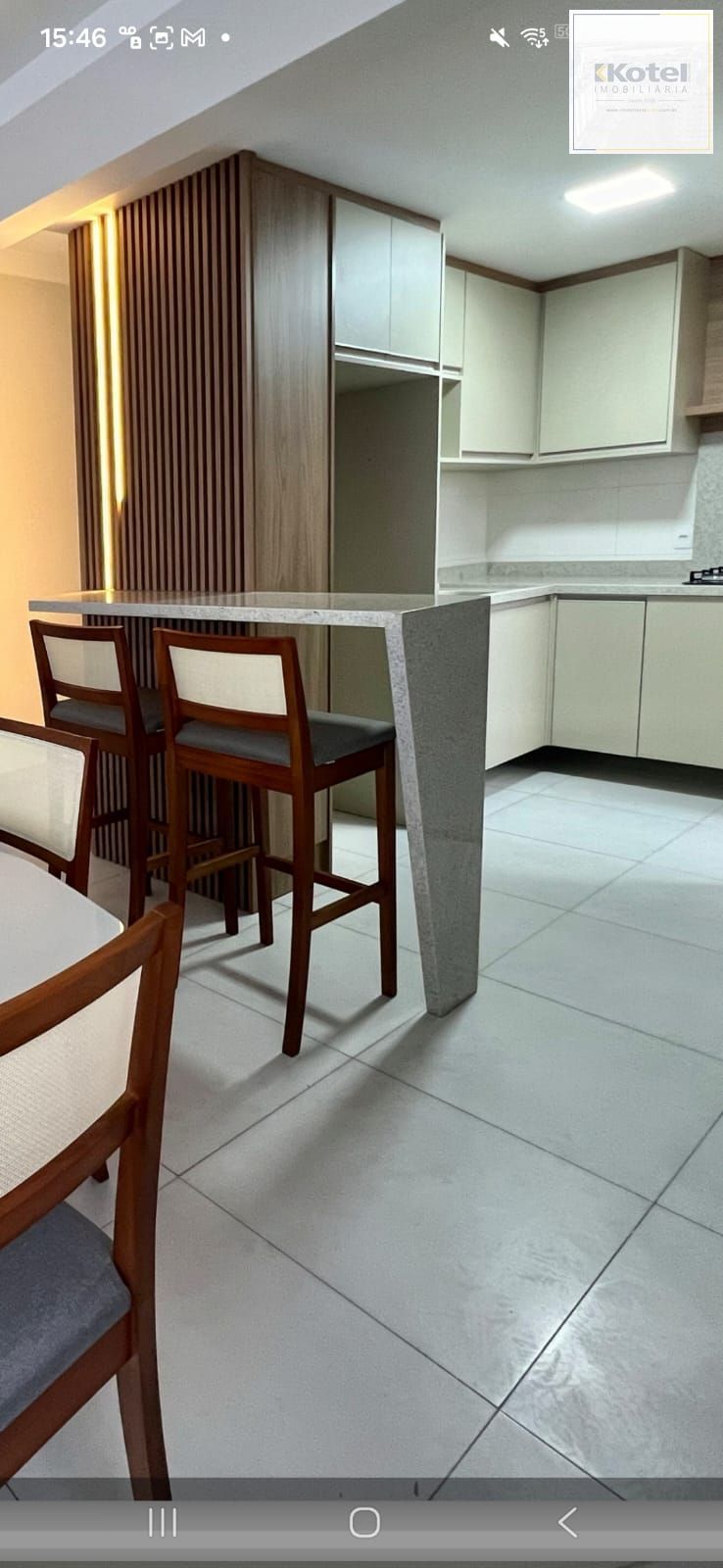 Apto Vila Àpia, Capão da Canoa, 154m², 03 suítes, lavabo, 2 vagas. Pertinho do mar, de frente pra avenida!