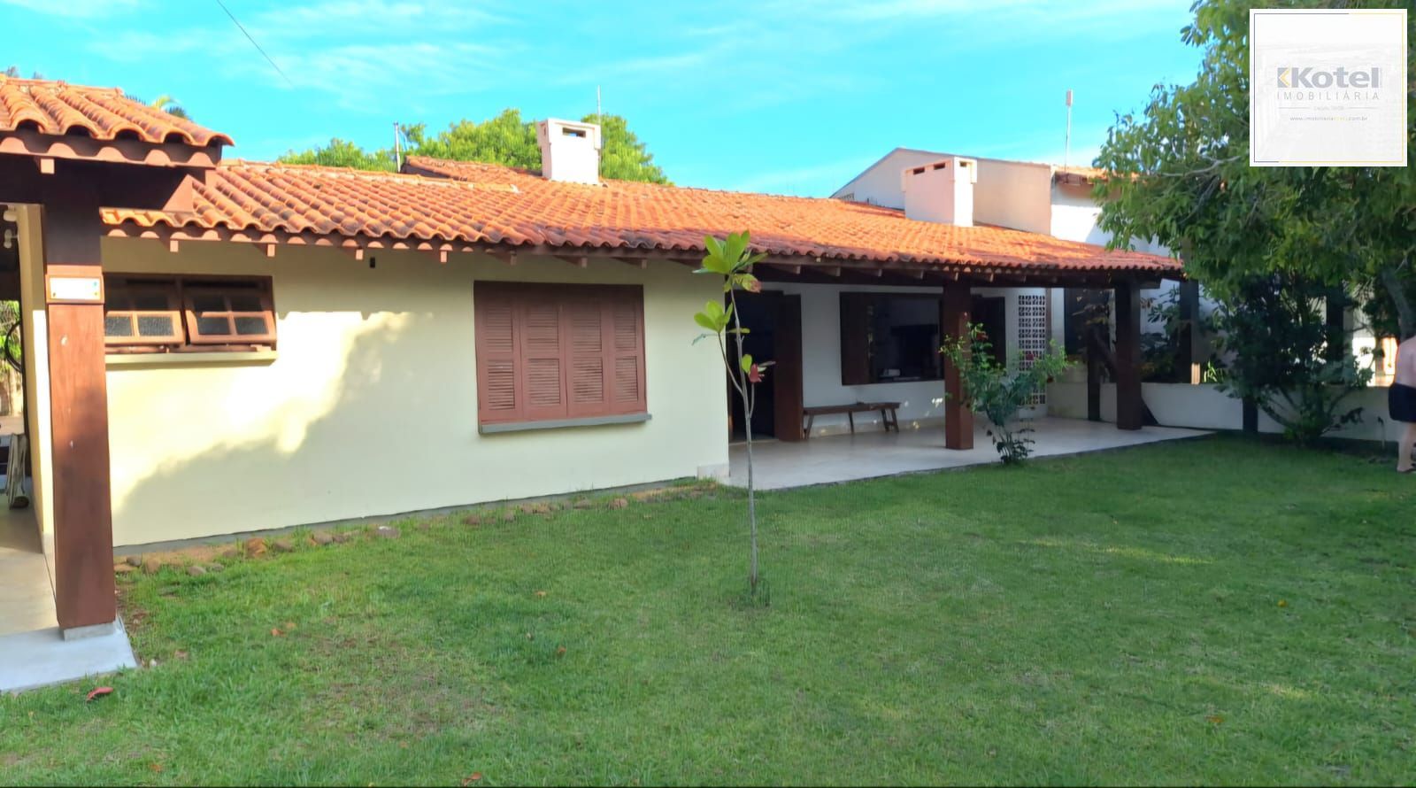 Casa com Piscina e Espaço Gourmet à Venda em  – 3 Dormitórios | Mariluz Plano D — foto 4