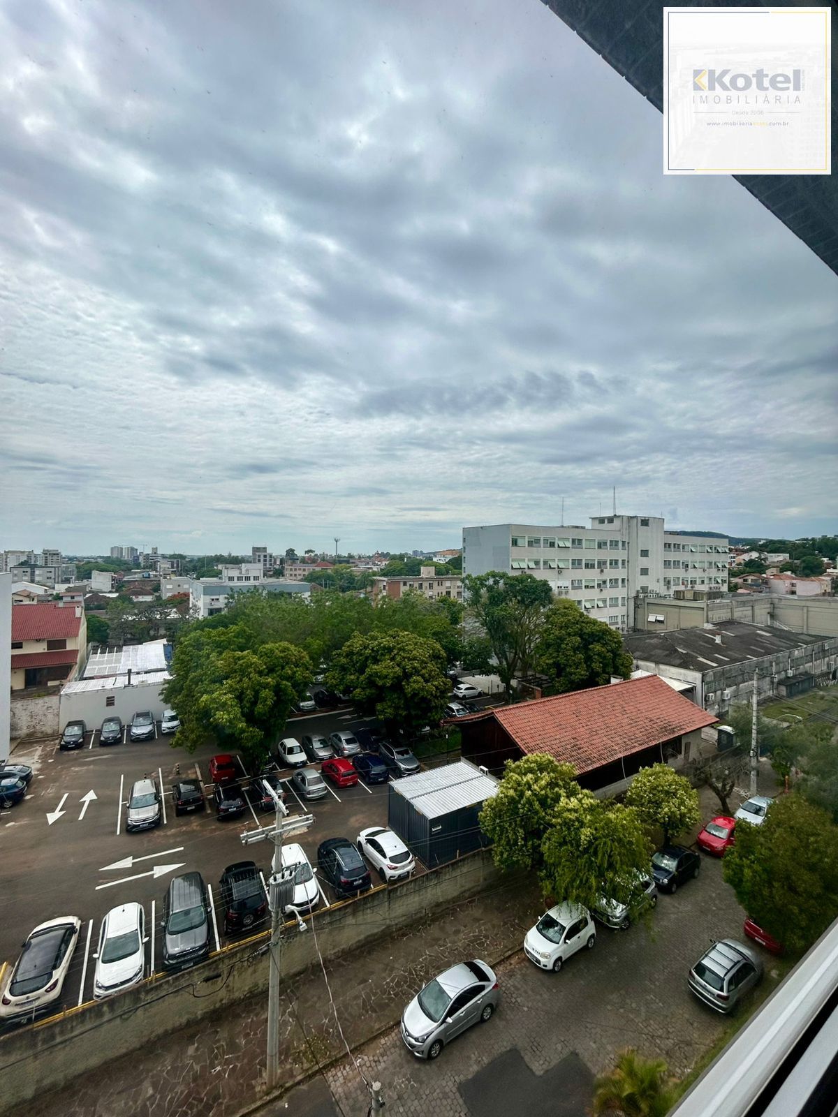 Excelente apartamento de 03 dormitórios, de frente, Bairro Vila Ipiranga, Porto Alegre/RS — foto 3