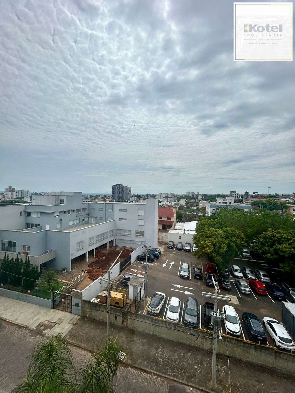 Excelente apartamento de 03 dormitórios, de frente, Bairro Vila Ipiranga, Porto Alegre/RS — foto 4