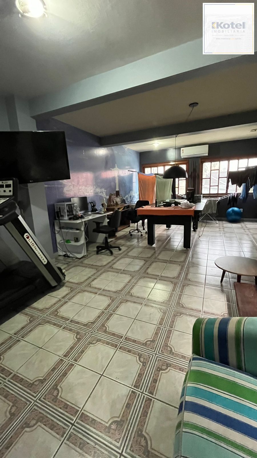 Sobrado Imponente com 4 Andares e 230m² – Garden Privativo e Lareira | R$ 1.480.000