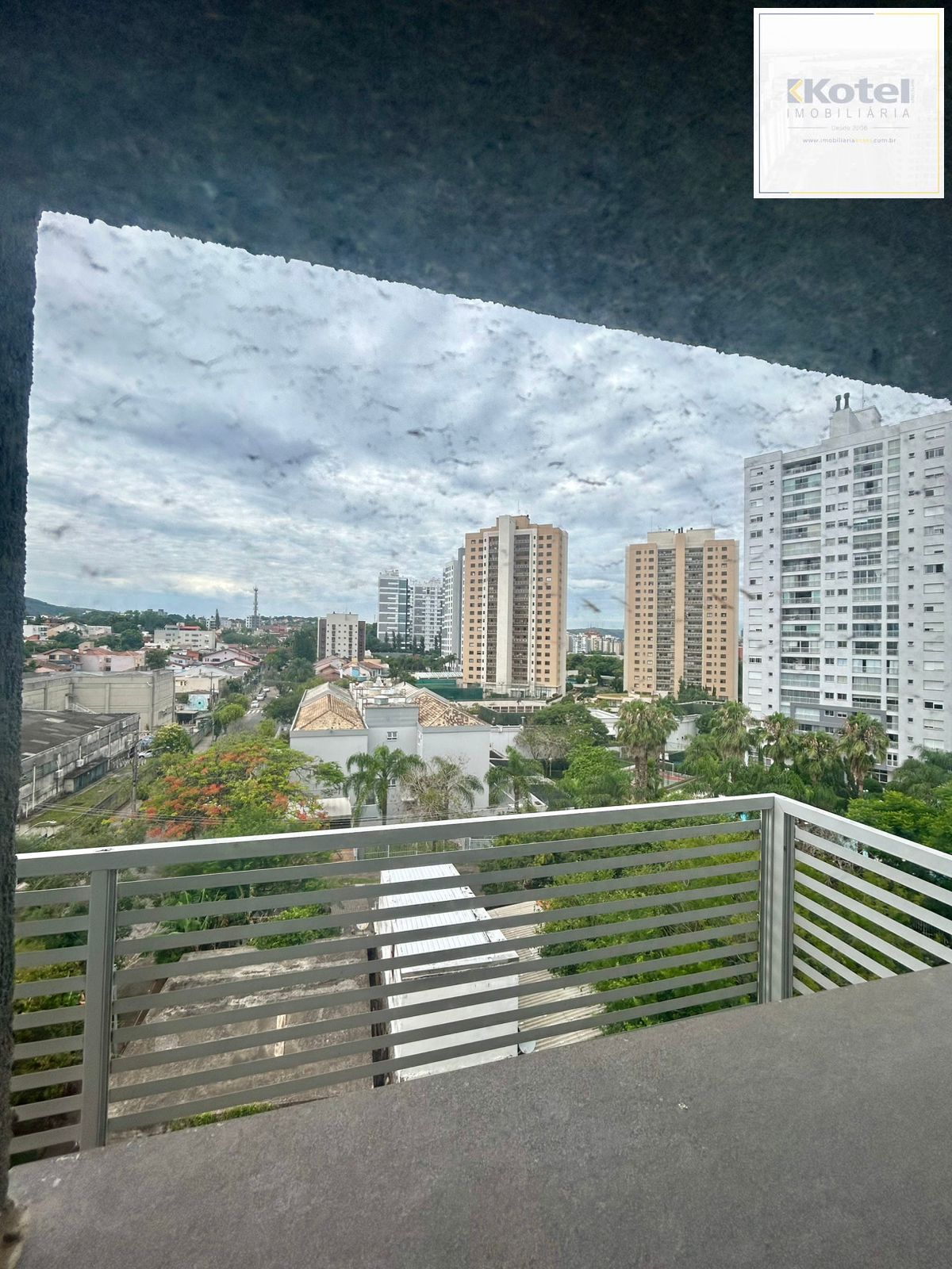 Excelente apartamento de 03 dormitórios, de frente, Bairro Vila Ipiranga, Porto Alegre/RS — foto 5