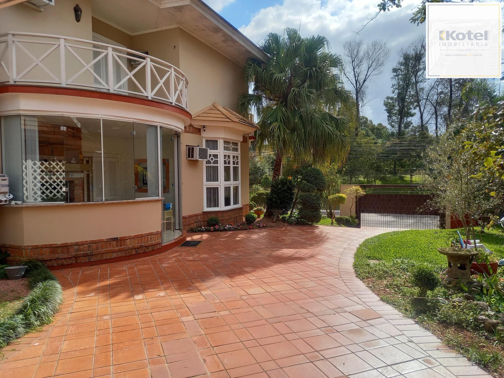Excelente sobrado 242m²/3dormitórios/Moinhos de Vento/Canoas