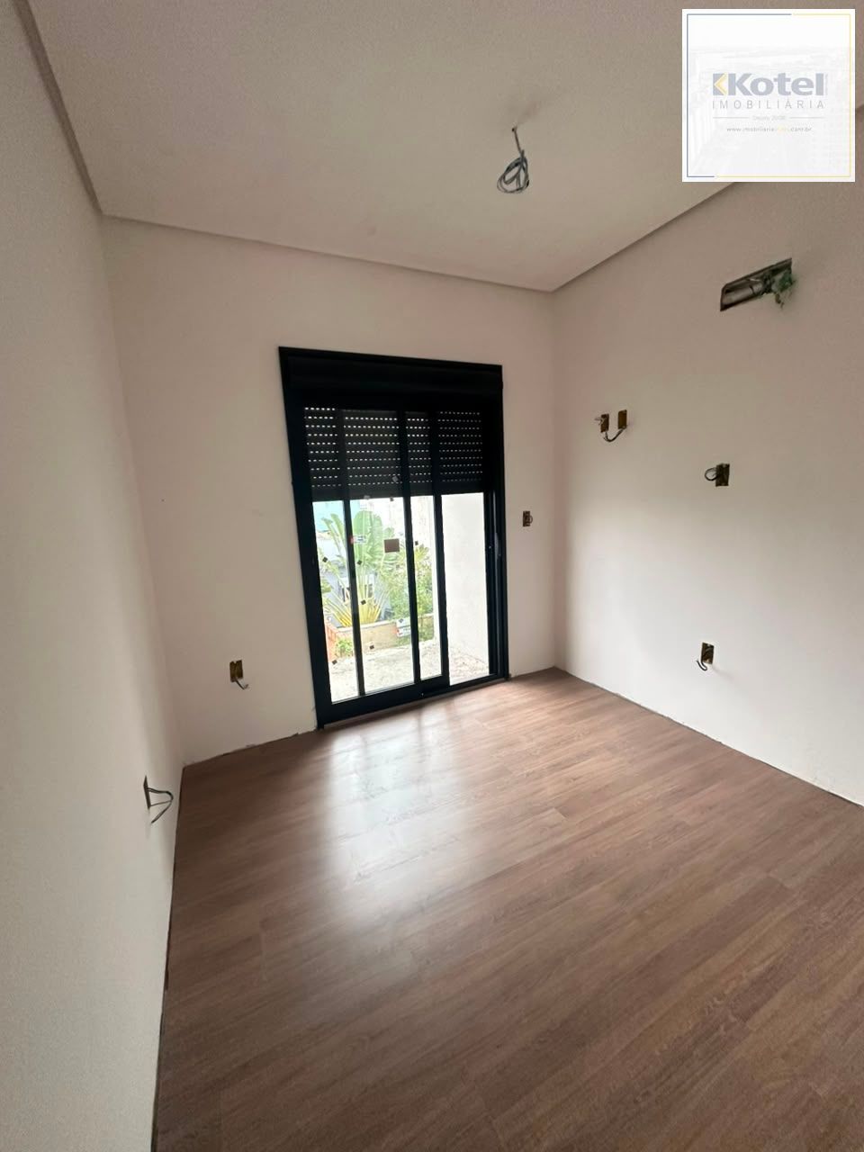 Casa Moderna com Piscina Privativa e 3 Quartos em Condomínio Fechado