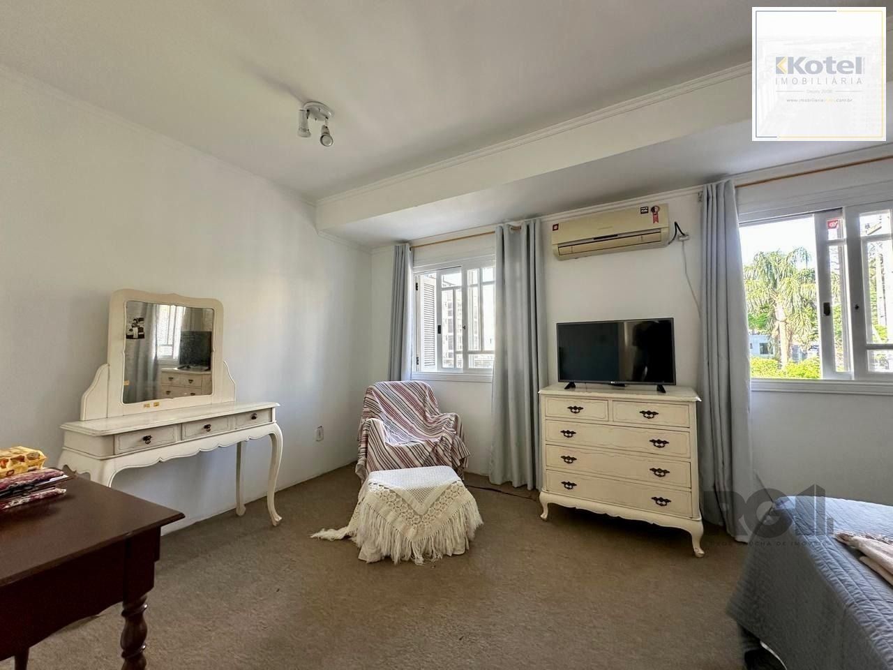 Casa 3 quartos à venda, 250m², Vila Assunção - Porto Alegre