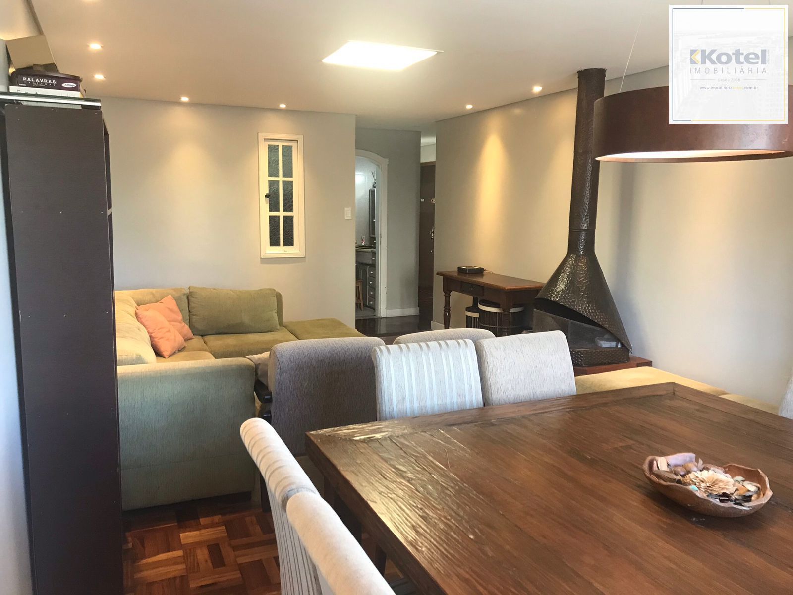 VENDE E ALUGA APARTAMENTO COM 100M² E UMA VAGA DE GARAGEM.