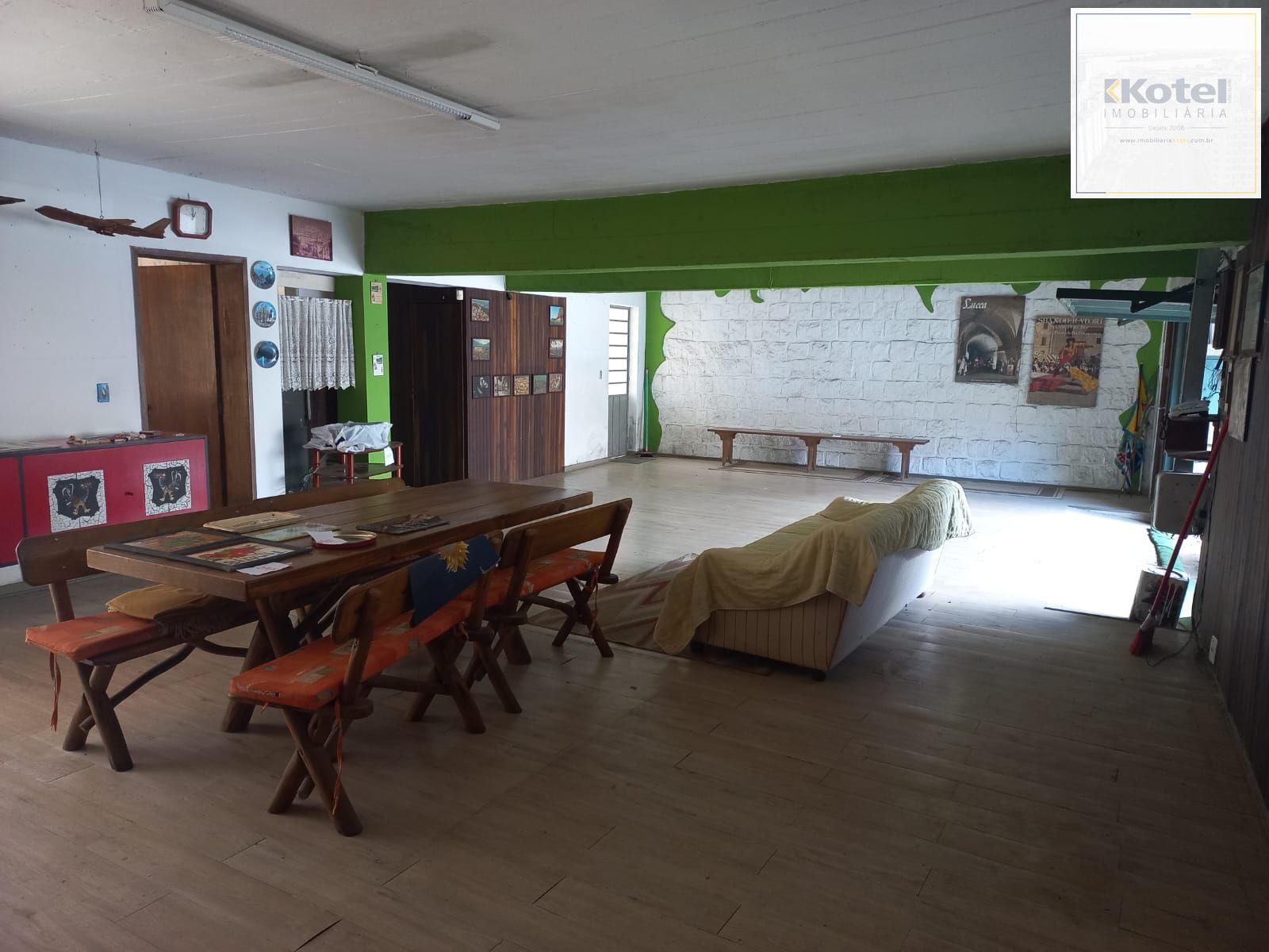 Casa Completa com Piscina, Escritório e 6 Dormitórios