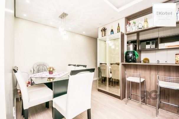 Apartamento com 2 quartos, sala, cozinha, sacada com churrasqueira e 1 vaga.