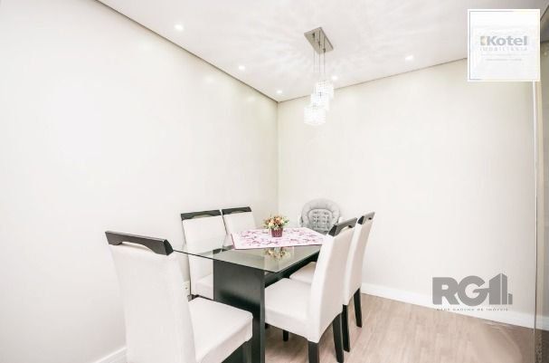 Apartamento com 2 quartos, sala, cozinha, sacada com churrasqueira e 1 vaga.