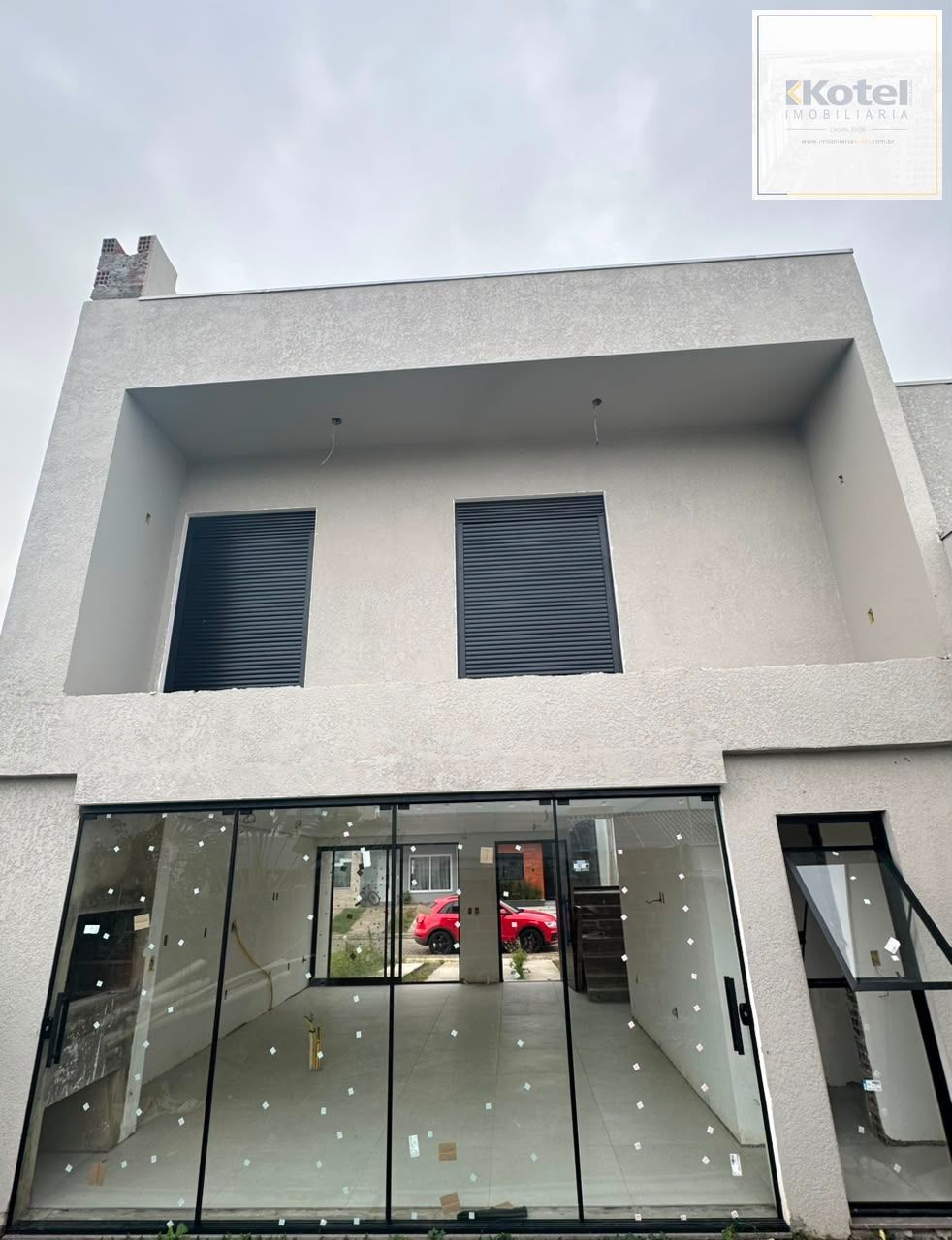 Casa Moderna com Piscina Privativa e 3 Quartos em Condomínio Fechado