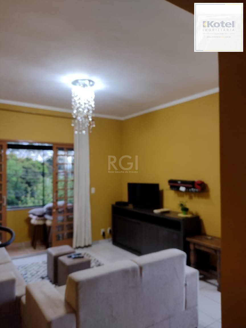 Casa para Venda - 0.18m², 2 dormitórios, sendo 2 suites, 3 vagas - Lomba do Pinheiro — foto 4