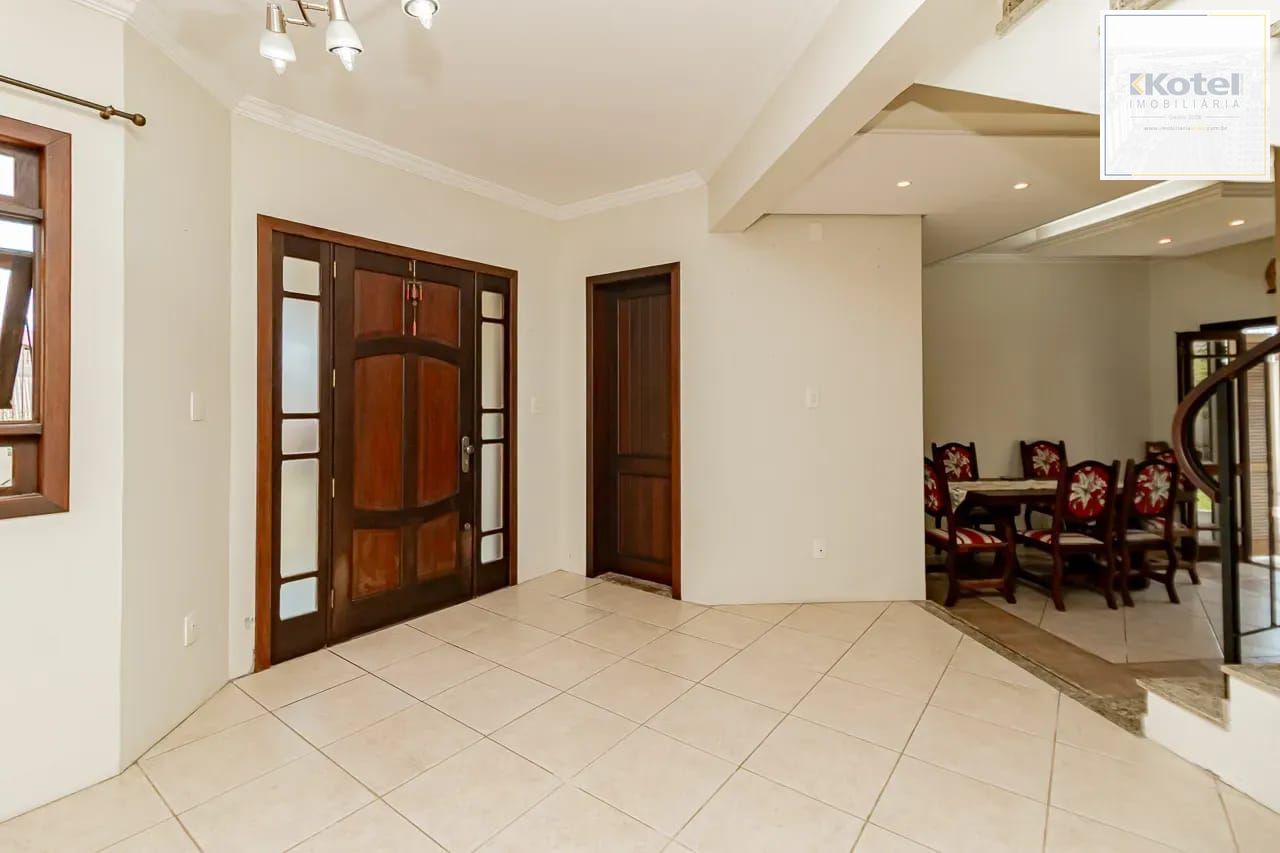 Casa com 4 dormitórios e 2 pavimentos em ótimo estado de conservação . — foto 2