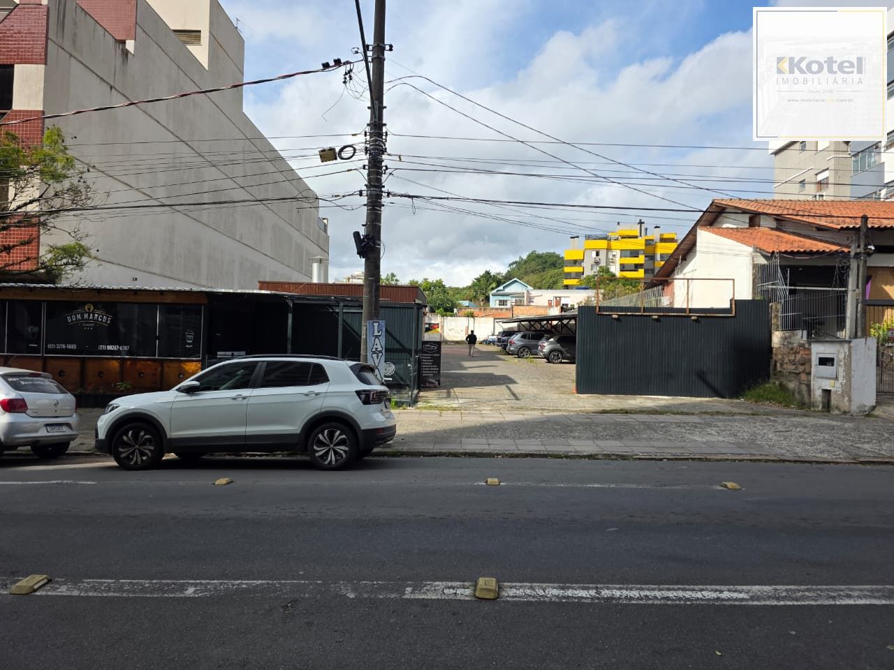 AMPLO TERRENO PLANO NO BAIRRO MENINO DEUS — foto 4