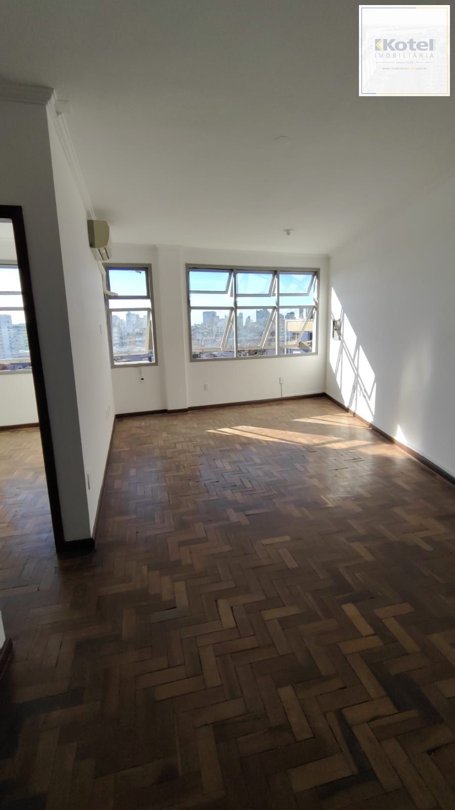 Sala comercial à venda/Porto Alegre/ Bom Fim/ frente HPS/ 70m²/