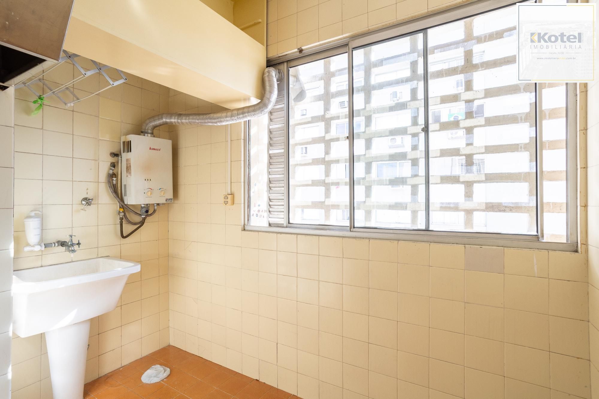 Apartamento de 2 dorm./ na Av. Independência, / Em frente ao Complexo Hospitalar Santa Casa e próximo à UFRGS.