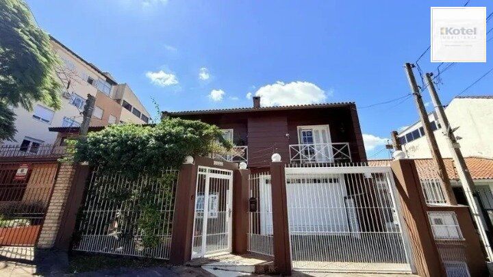 Casa de 4 dormitórios, uma suíte, pátio com piscina nos fundos e espaço para até 3 carros no Chácara das Pedras — foto 2