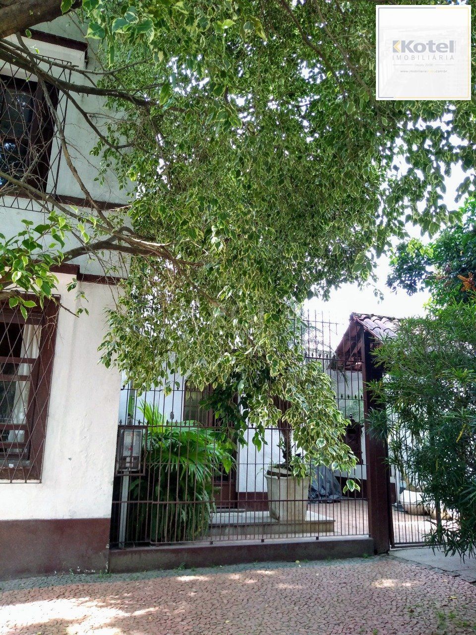 Casa para Venda - 400m², 3 dormitórios, sendo 2 suites, 2 vagas - Floresta — foto 2