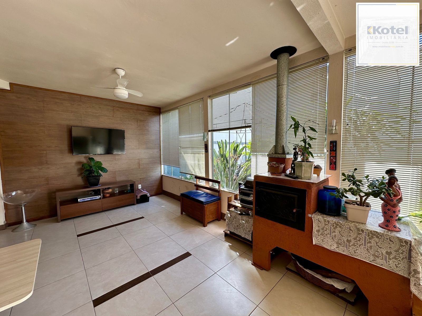 Sobrado 4 dormitórios, 256m2 no Nossa Sra. das Graças
