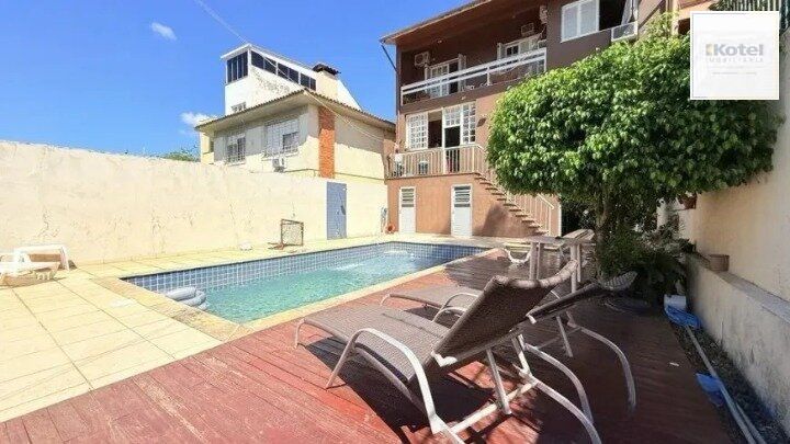 Casa de 4 dormitórios, uma suíte, pátio com piscina nos fundos e espaço para até 3 carros no Chácara das Pedras — foto 3