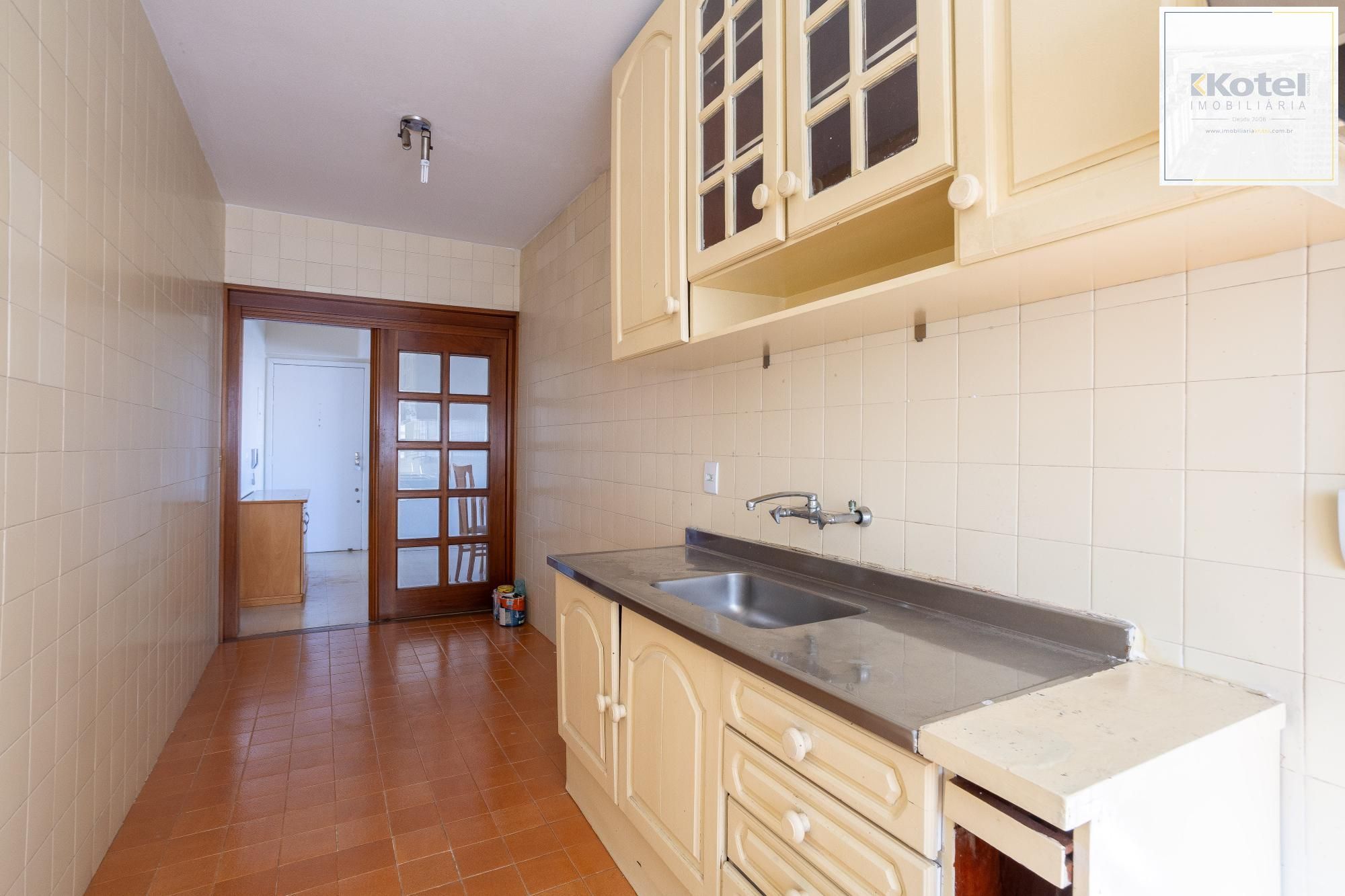 Apartamento de 2 dorm./ na Av. Independência, / Em frente ao Complexo Hospitalar Santa Casa e próximo à UFRGS.