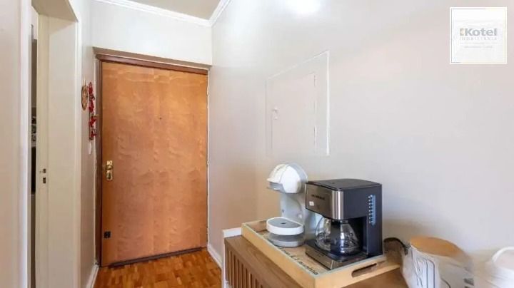 Apartamento 1 Dorm. semi mobiliado em frente da Santa Casa/ Porto Alegre