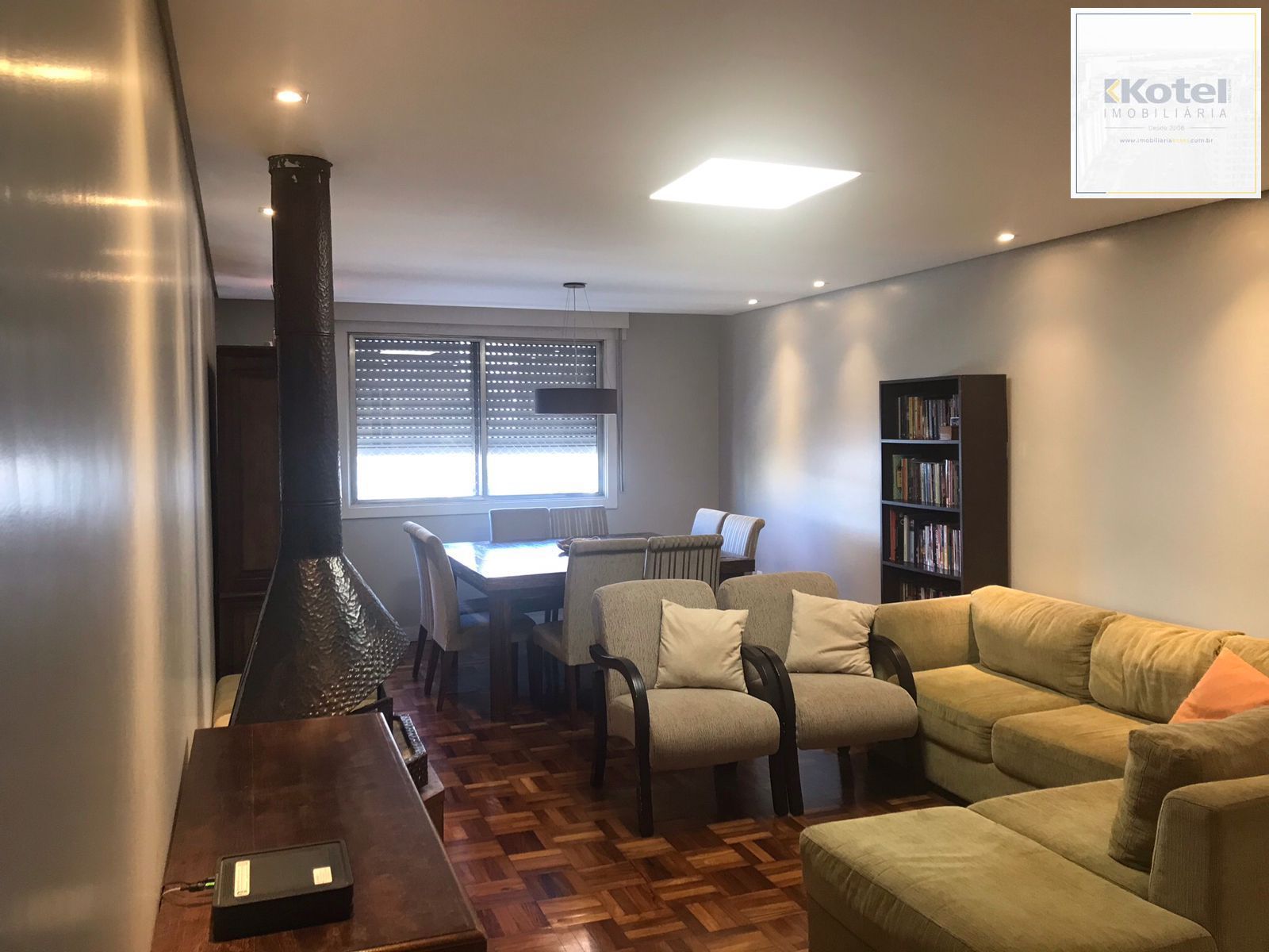 VENDE E ALUGA APARTAMENTO COM 100M² E UMA VAGA DE GARAGEM.