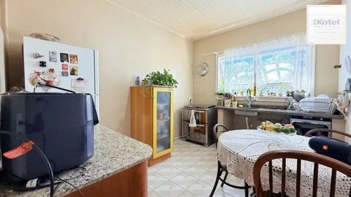 Casa de 4 dormitórios, uma suíte, pátio com piscina nos fundos e espaço para até 3 carros no Chácara das Pedras — foto 5