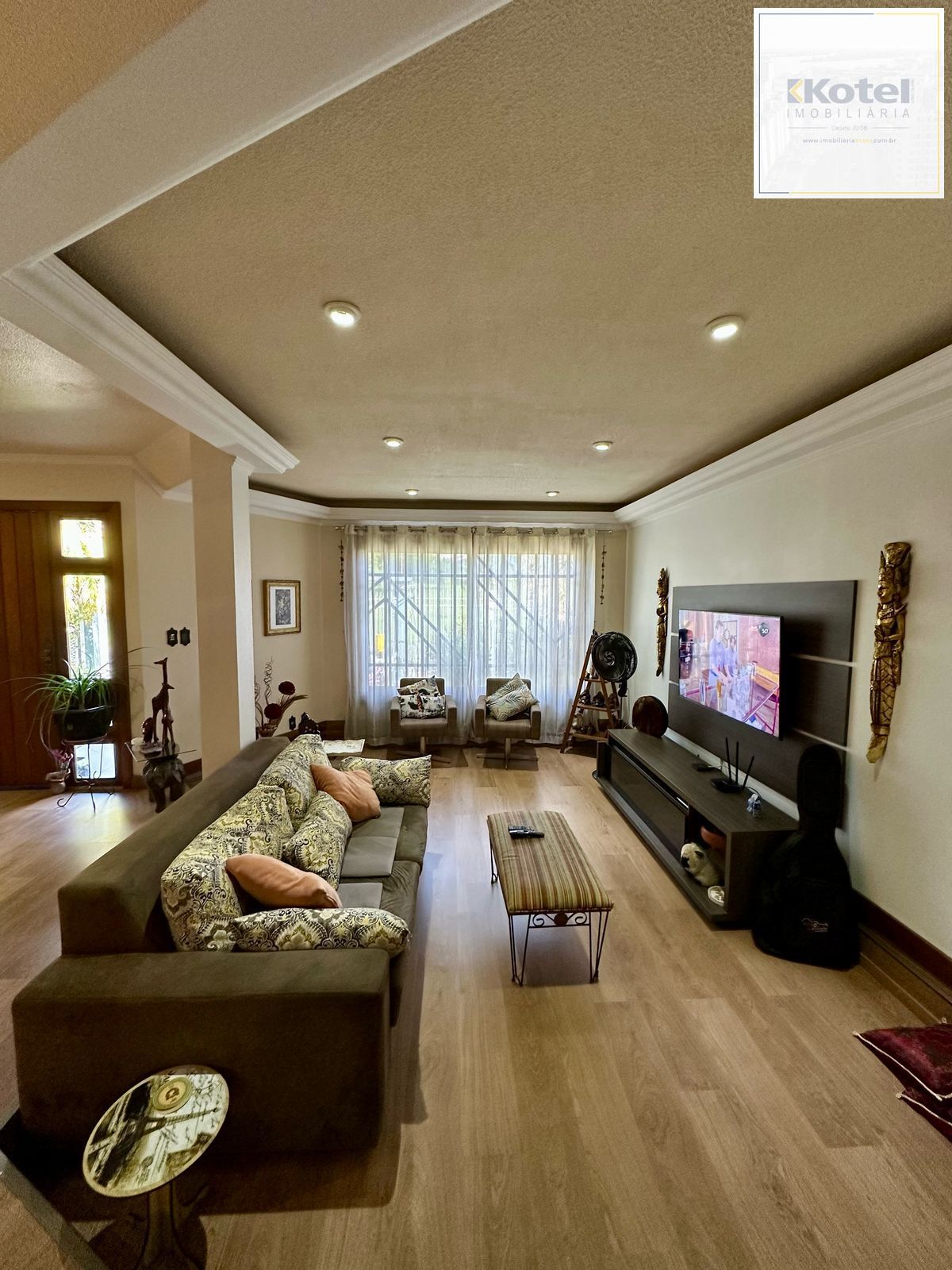 Sobrado 4 dormitórios, 256m2 no Nossa Sra. das Graças